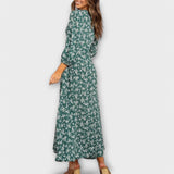 Blau-weisses Maxikleid mit Blütenmuster