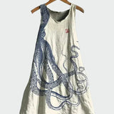 Cremefarbenes Kleid mit Krakenmotiv