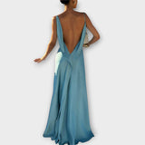 Hallie - Blaues Satin-Maxikleid mit hohem Schlitz