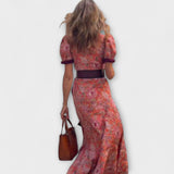 Elegantes rosa Maxikleid mit kurzen Ärmeln