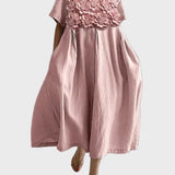 Beigefarbenes Leinenkleid mit Rüschen