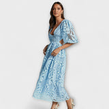 Elegantes gelbes Kleid mit Spitzenärmeln
