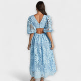 Elegantes gelbes Kleid mit Spitzenärmeln