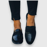 Sieglinde - Dunkelblaue Loafer in Kroko-Optik