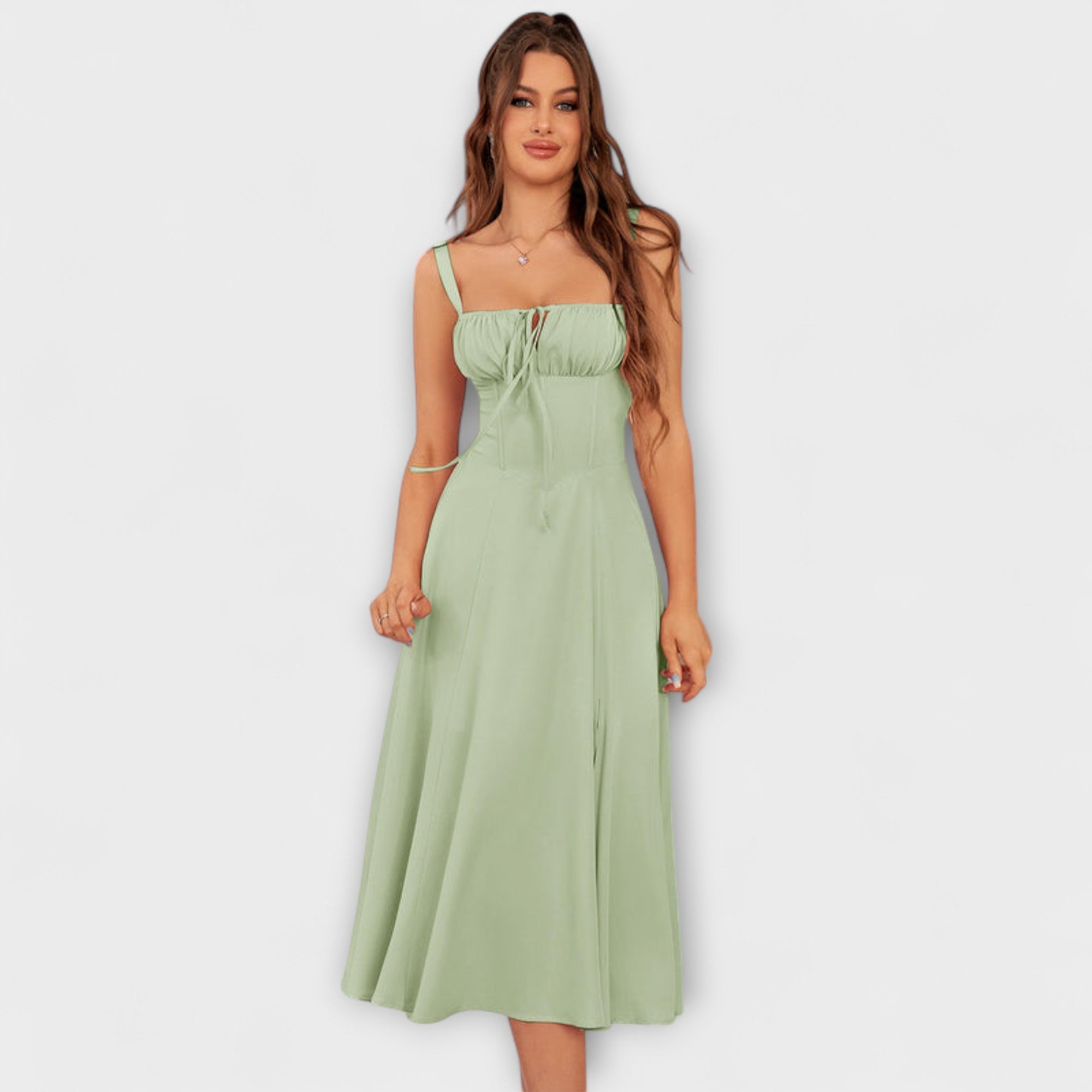 Hope - Cremefarbenes Kleid mit Rüschen und Schlitz