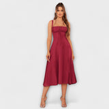 Hope - Cremefarbenes Kleid mit Rüschen und Schlitz