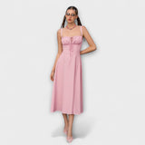 Hope - Cremefarbenes Kleid mit Rüschen und Schlitz
