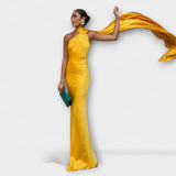 Schickes orangefarbenes Off-Shoulder-Halter-Maxikleid