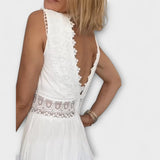 Aurélie - Weisses Spitzenkleid mit V-Ausschnitt