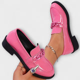 Liesel - Pinke Lack-Loafer mit Kette