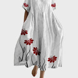 Weisses Kleid mit roten Blütenzweigen