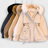 Bela - Beige elegante Winterjacke mit Pelzkragen